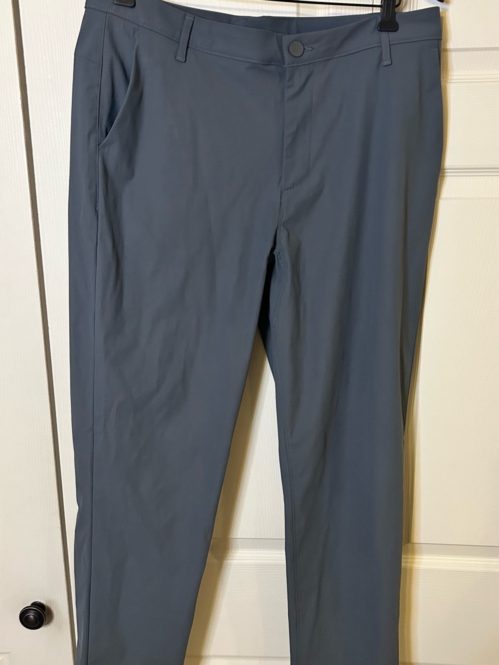 all in motion men’s golf pants with belt loop and zipper pockets. Preowned flaws